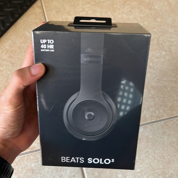 Beats Solo 3 - New - Picture 8 of 8